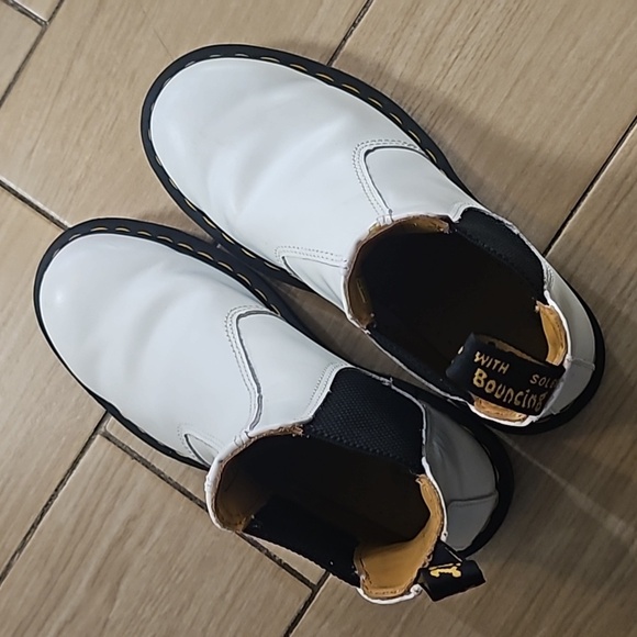 Dr. Marten White Chelsea Boot - Picture 2 of 6